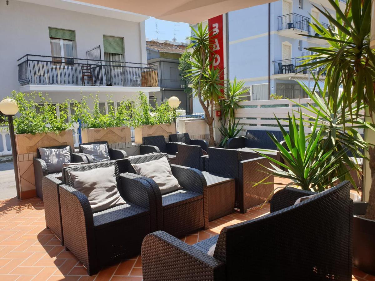 Hotel Baden Baden Rimini Bagian luar foto