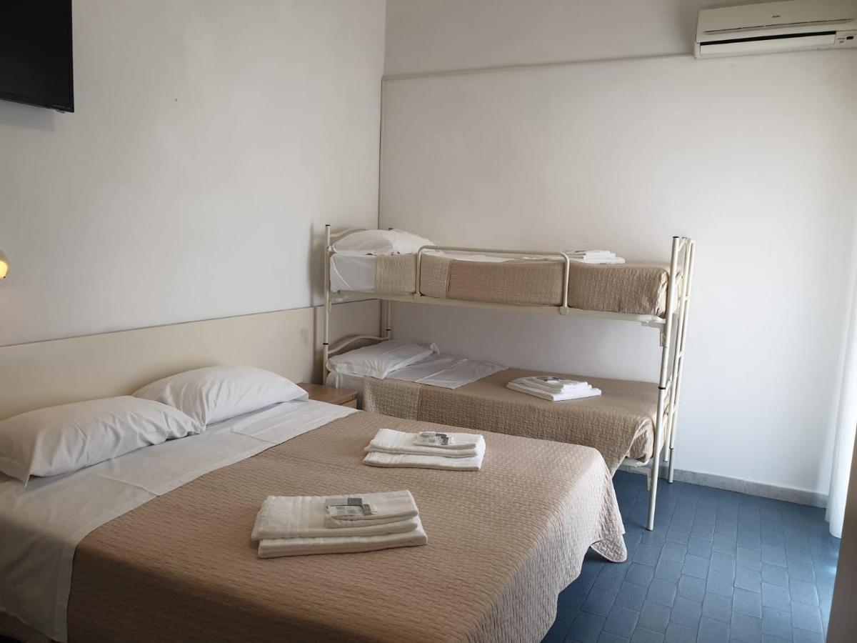 Hotel Baden Baden Rimini Bagian luar foto
