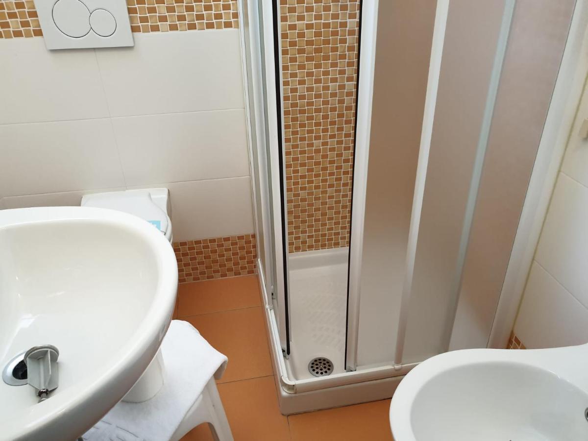 Hotel Baden Baden Rimini Bagian luar foto