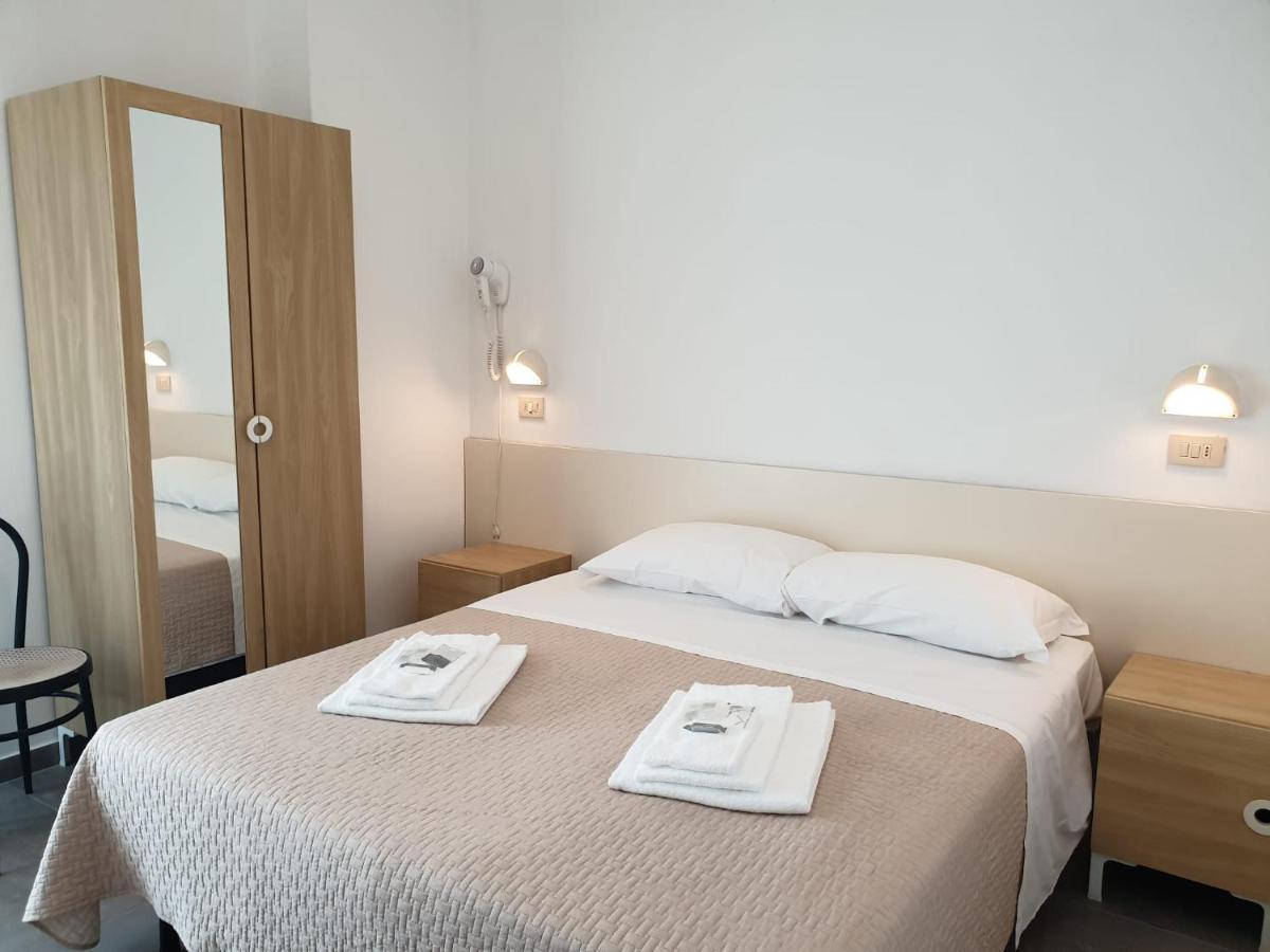 Hotel Baden Baden Rimini Bagian luar foto