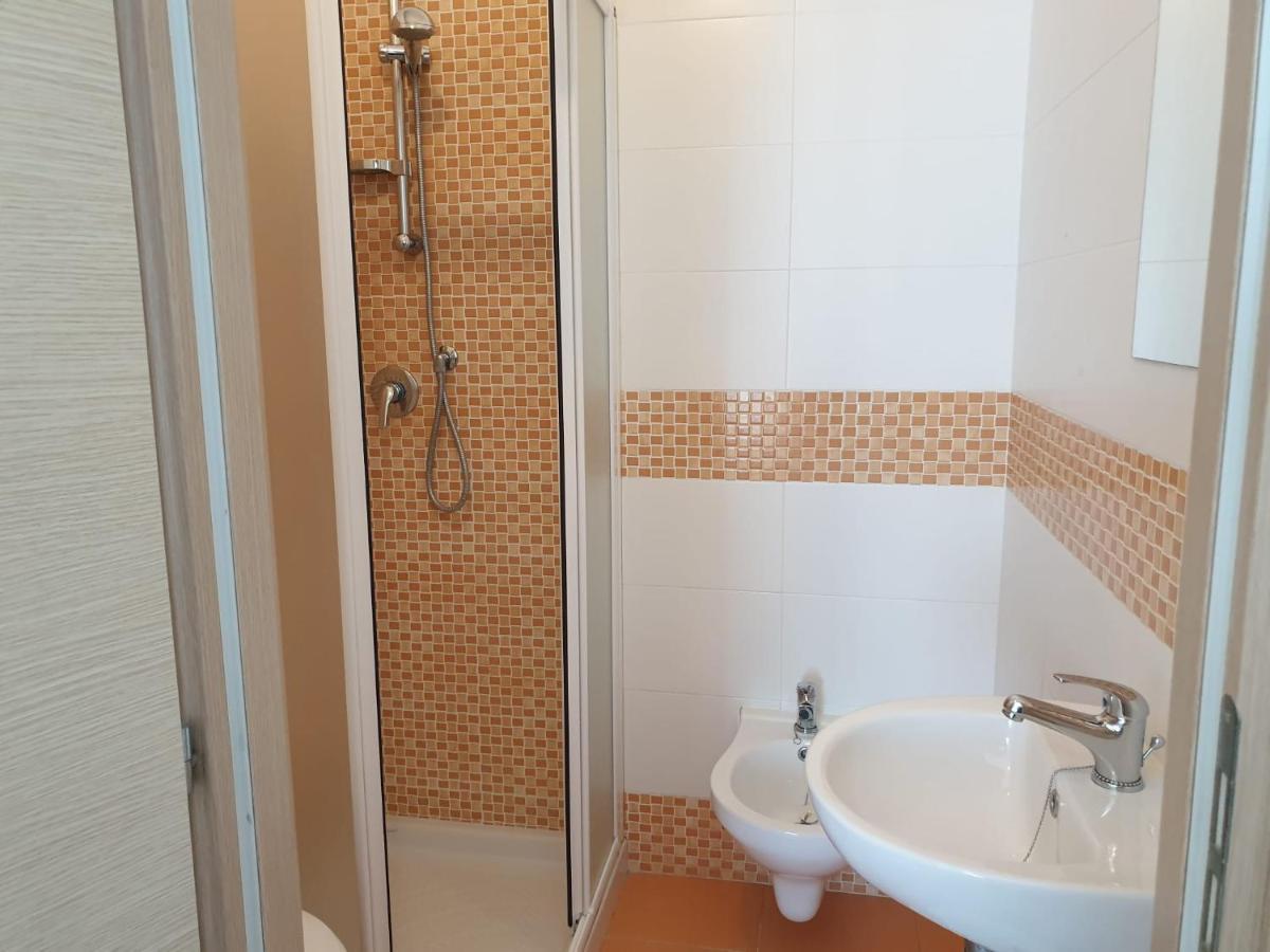 Hotel Baden Baden Rimini Bagian luar foto