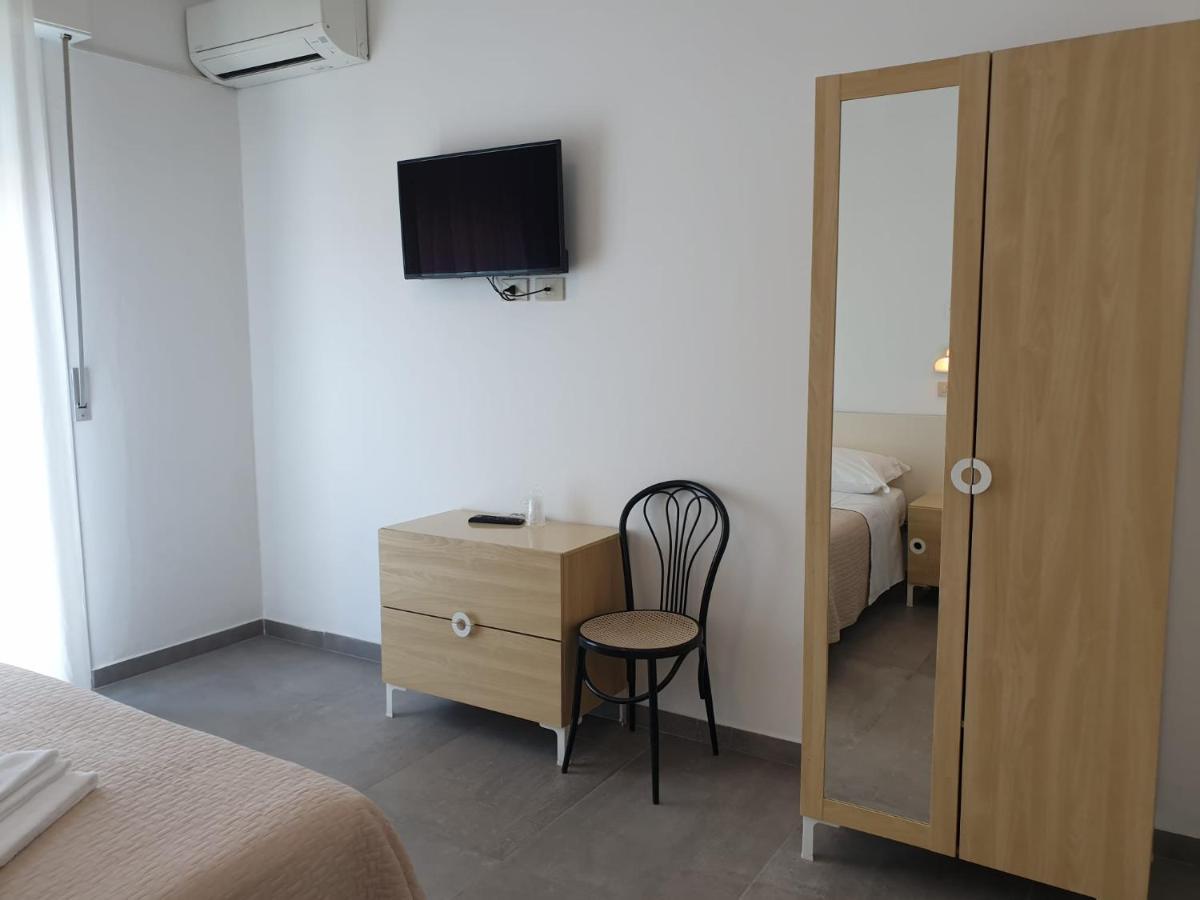 Hotel Baden Baden Rimini Bagian luar foto
