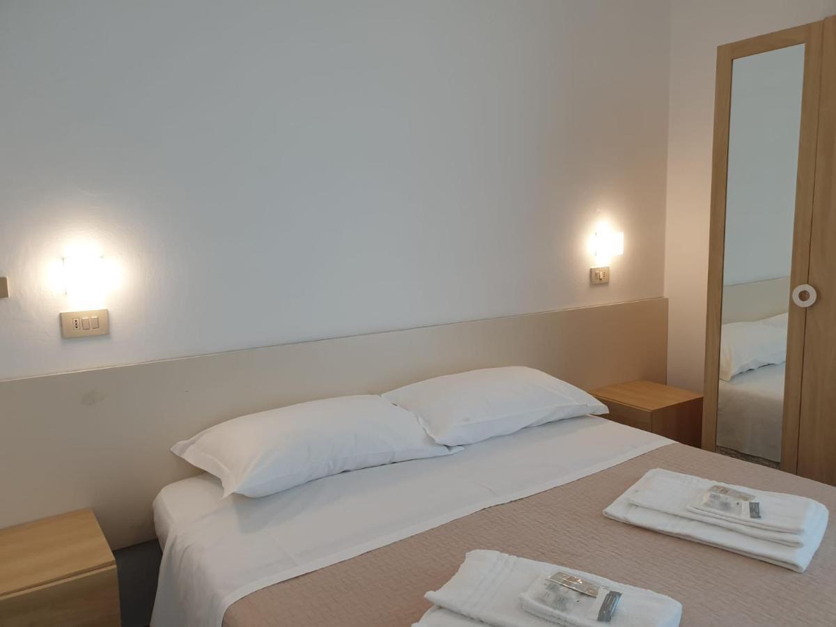 Hotel Baden Baden Rimini Bagian luar foto